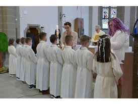 Feier der 1. Heiligen Kommunion in Sankt Crescentius (Foto: Karl-Franz Thiede)